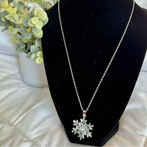 🆕 Silver Crystal Snowflake - Picture 4 of 6